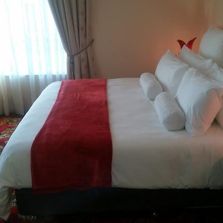 African Phoenix Guest Lodge Johannesburg Buitenkant foto