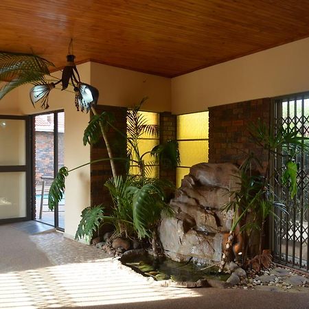 African Phoenix Guest Lodge Johannesburg Buitenkant foto