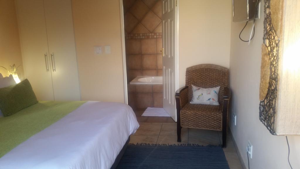 African Phoenix Guest Lodge Johannesburg Buitenkant foto