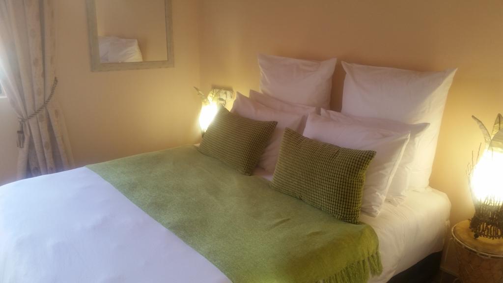 African Phoenix Guest Lodge Johannesburg Buitenkant foto