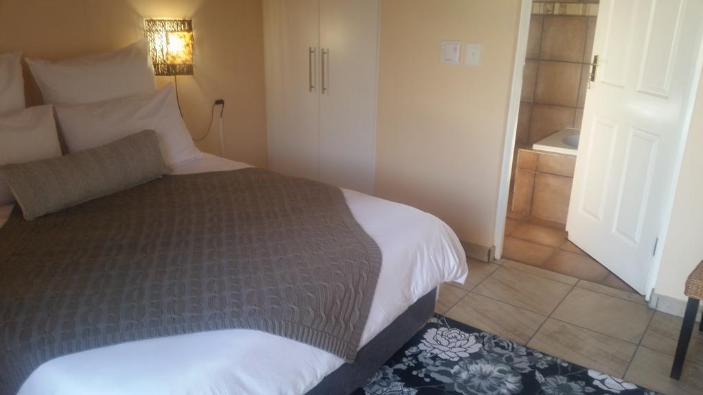 African Phoenix Guest Lodge Johannesburg Buitenkant foto