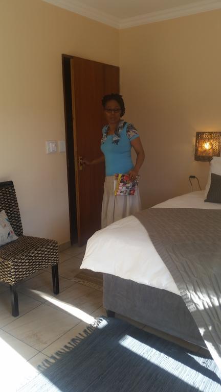 African Phoenix Guest Lodge Johannesburg Buitenkant foto