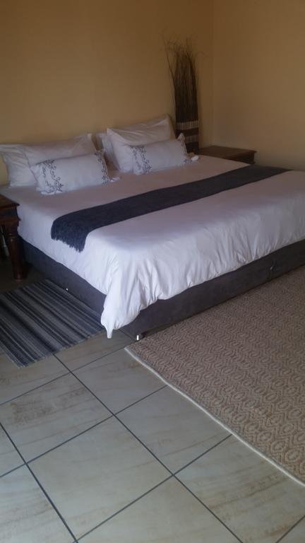 African Phoenix Guest Lodge Johannesburg Buitenkant foto
