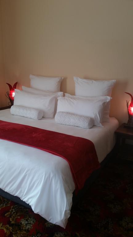African Phoenix Guest Lodge Johannesburg Buitenkant foto