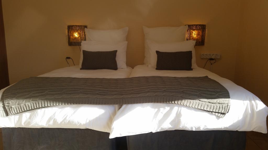 African Phoenix Guest Lodge Johannesburg Buitenkant foto