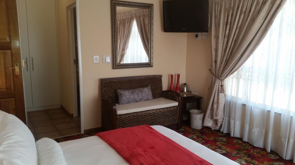 African Phoenix Guest Lodge Johannesburg Buitenkant foto