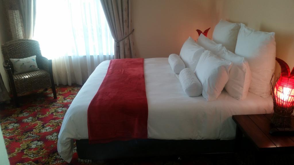 African Phoenix Guest Lodge Johannesburg Buitenkant foto