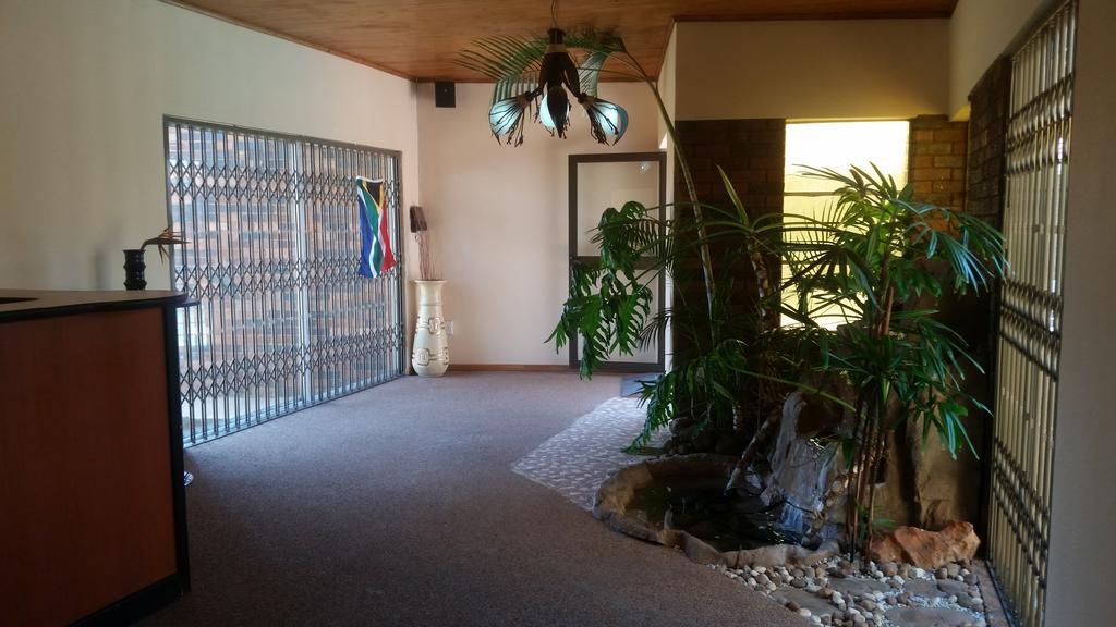 African Phoenix Guest Lodge Johannesburg Buitenkant foto