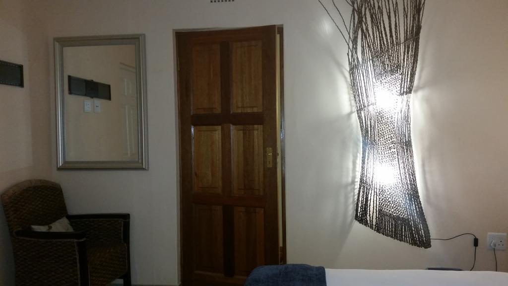African Phoenix Guest Lodge Johannesburg Buitenkant foto