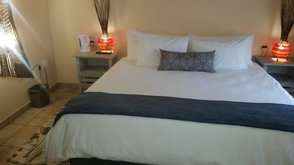 African Phoenix Guest Lodge Johannesburg Buitenkant foto