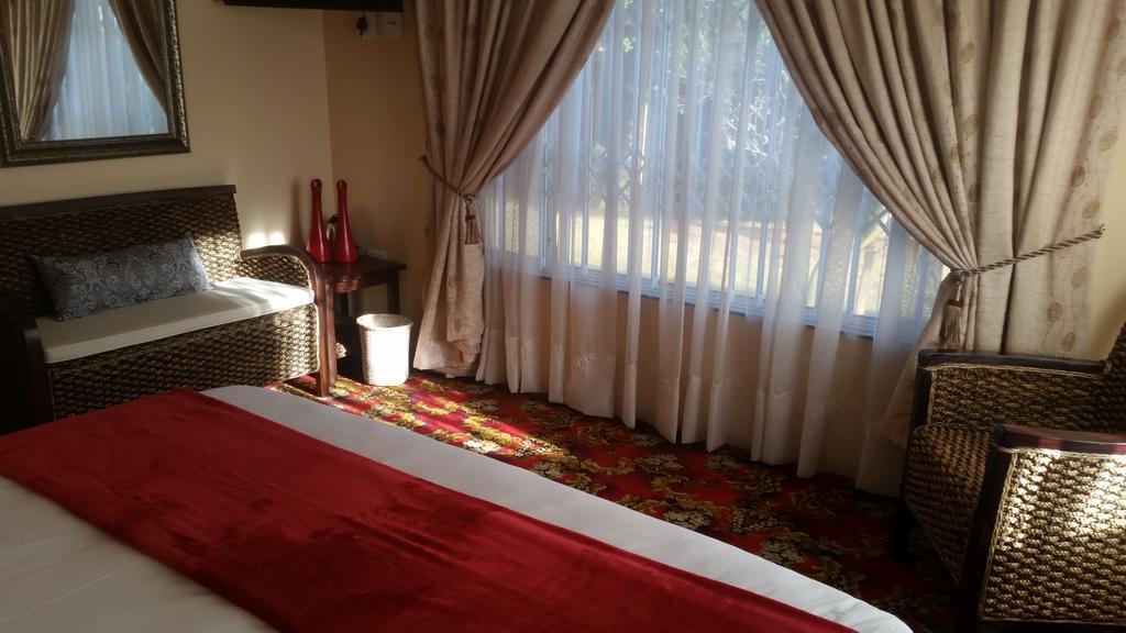 African Phoenix Guest Lodge Johannesburg Buitenkant foto