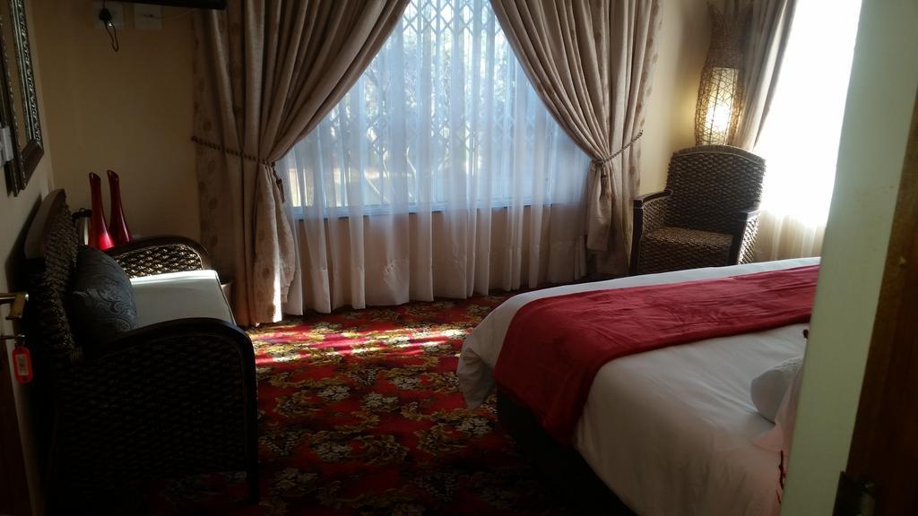 African Phoenix Guest Lodge Johannesburg Buitenkant foto